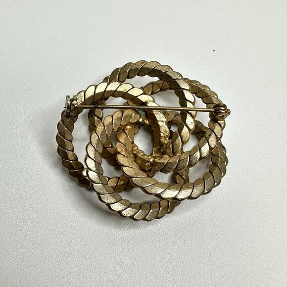 Vintage Gold Knot Brooch Interwoven Circle Pin Timeless Knot Design Jewelry - Picture 4 of 5